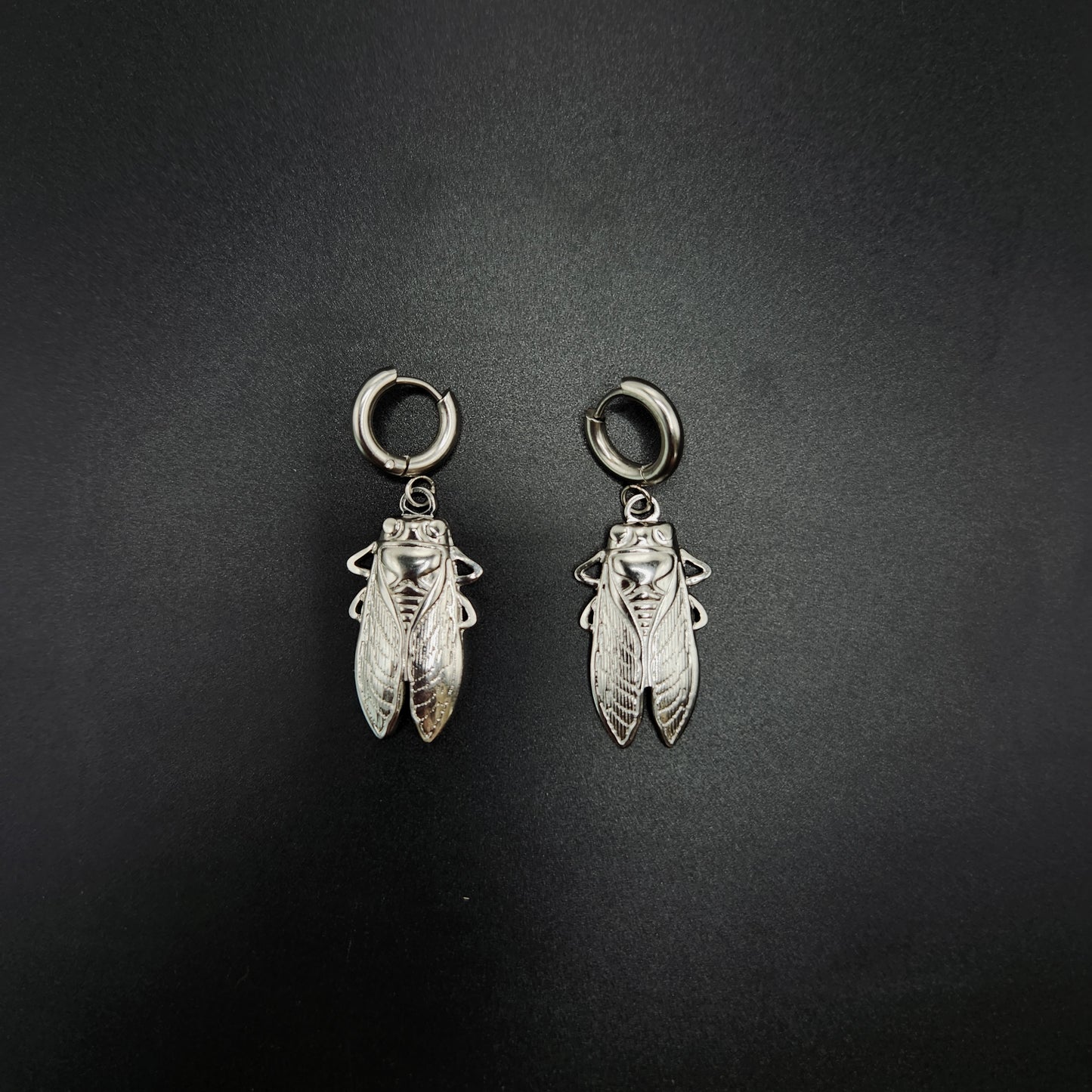 Boucle d'oreille Cigale